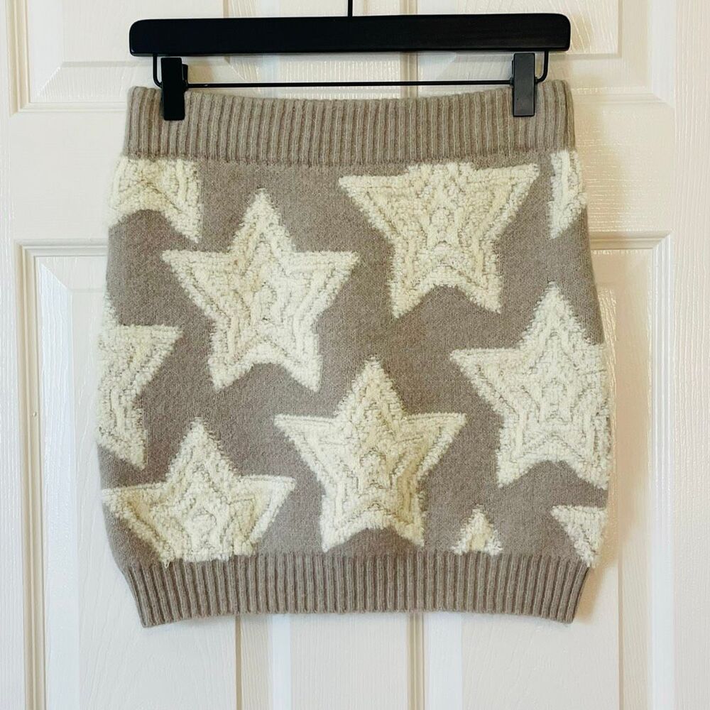 Bucket List Taupe Star Sweater Knit Bodycon Mini Skirt Size Medium - Picture 7 of 7